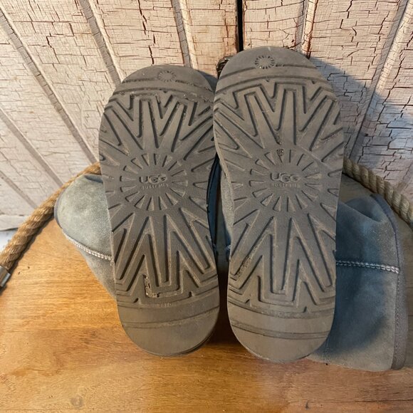 UGG Grey Classic Short II Sheepskin Boots US 8 - Picture 4 of 5